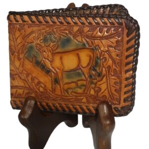 Handmade Men's Leather Bi-fold luxury Wallet Is Exquisitely Handcrafted.